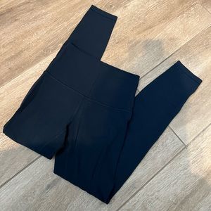 Lululemon align High-Rise Pant
25” Size 2